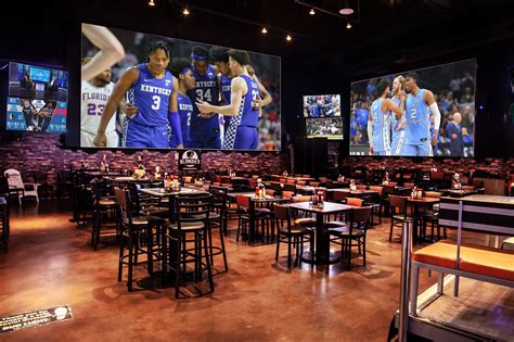 Mallie's Sports Grill & Bar óriáshamburger