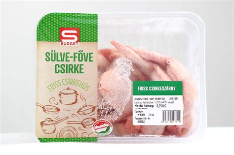 Friss csirkehús a pultban