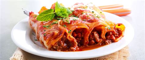 Töltött cannelloni zöldséges töltelékkel