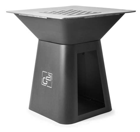 modern, felnyitható fedelű grillsütő kerti környezetben