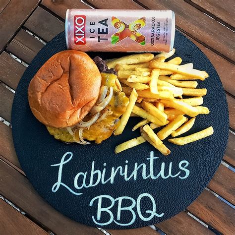 Labirintus BBQ és tetoválószalon logója