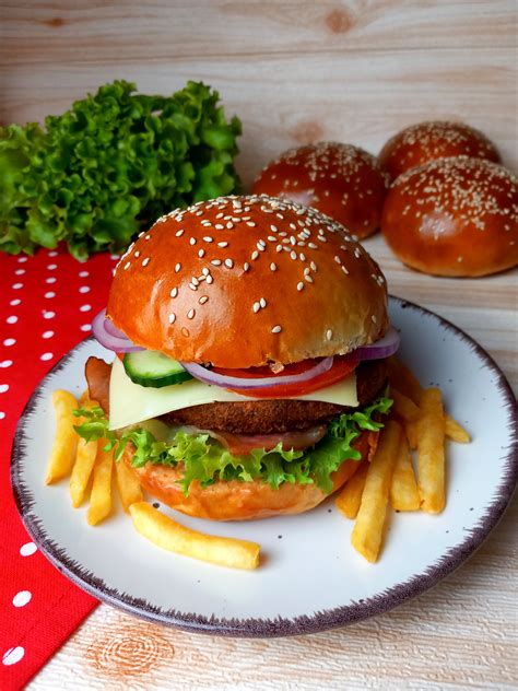 Különböző hamburger bucik textúrájának és kinézetének összehasonlítása