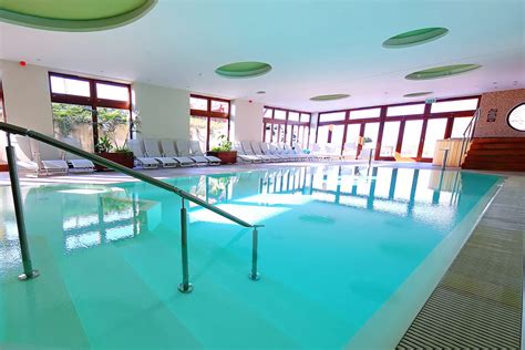 Wellness medence és relaxációs zóna