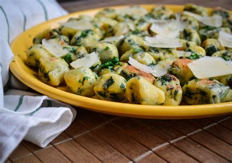 Spenótos túró gnocchi
