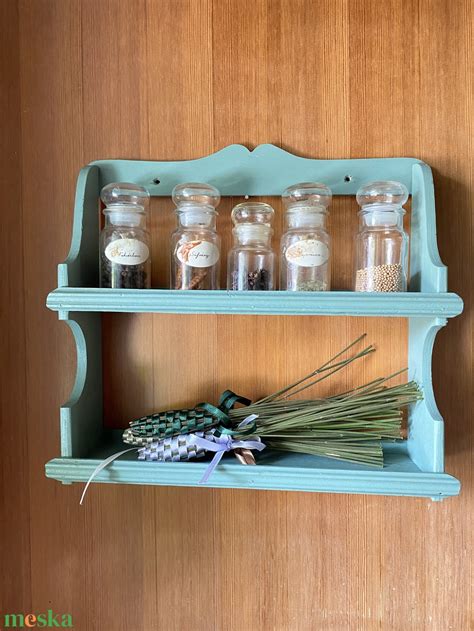 Fűszerpolc különféle borsokkal