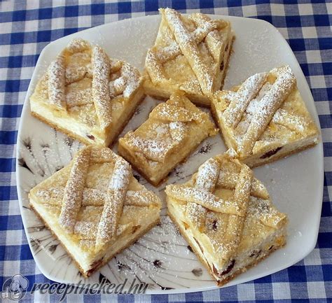 Rácsos túrós süti szeletelve