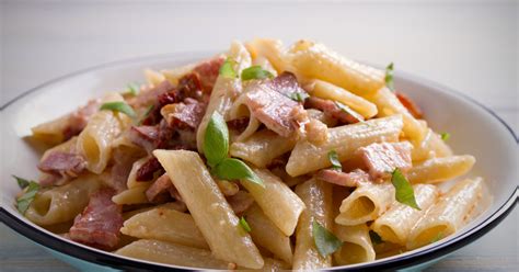 Tejszínes baconös tészta