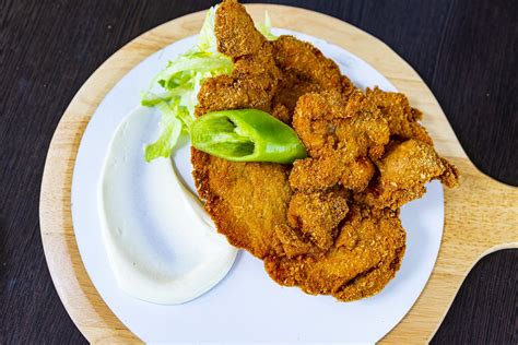 A Lángos Vár étlapján szereplő ételek és a kínálat részletei