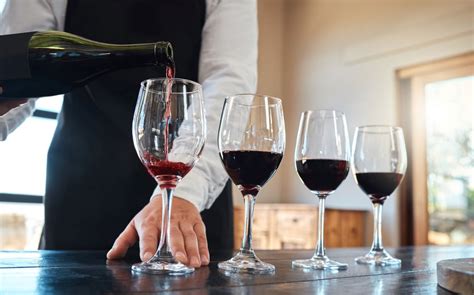 Sommelier által végzett borajánlás és kóstoltatás