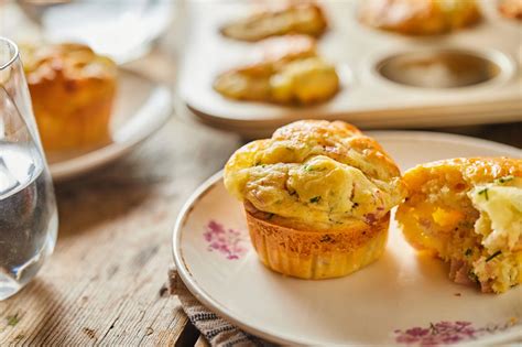 Sajtos-sonkás omlett muffin formában