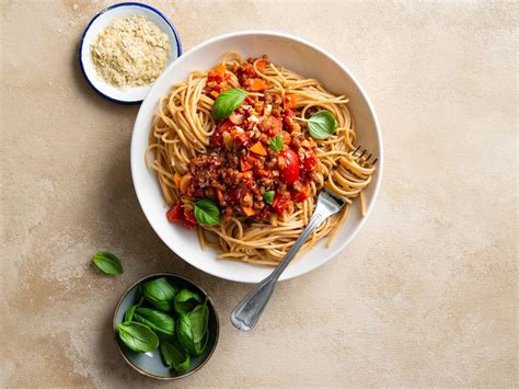 Vegán bolognai lencsével és zöldségekkel