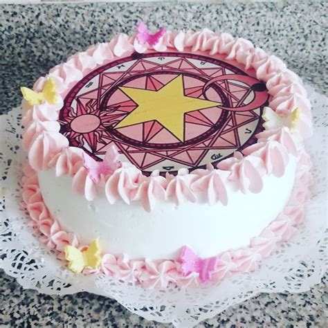 sakura torta díszítéssel