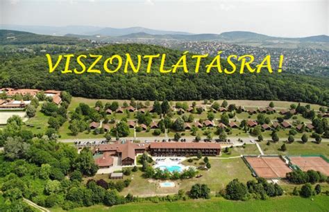 a híres egri Rohlicsek lángosos pultja és a forgatag