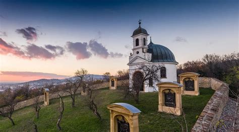 Szent Vid kápolna a hegycsúcson