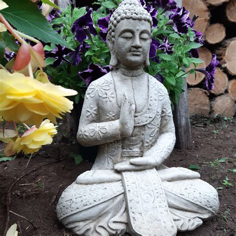 Meditáló buddha alakú kekszek