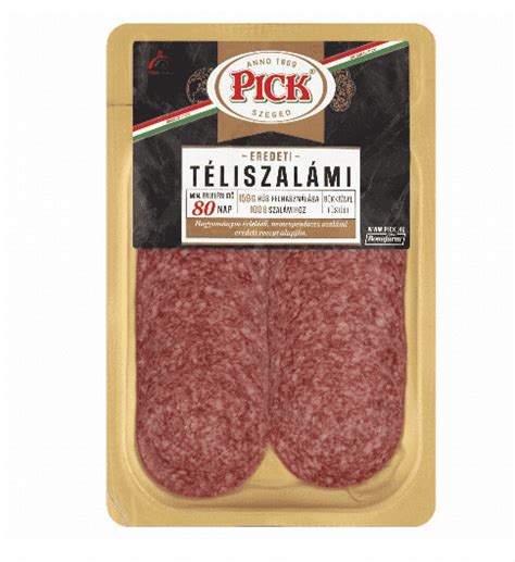 Töltött szalámik rudakban, készen az érésre