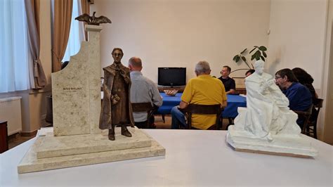Fehér Miklós emléke előtt tisztelegnek a mérkőzés előtt