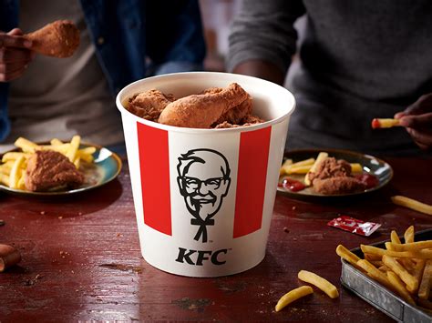 Infografika a KFC globális elterjedéséről, bemutatva a 150 országot és a 26 000 éttermet