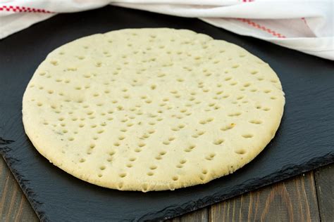 Pizza Diavolo játékelemek: pizzalap és átlátszó feltét-korongok