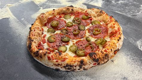 A Diavolo pizza elkészítése lépésről lépésre