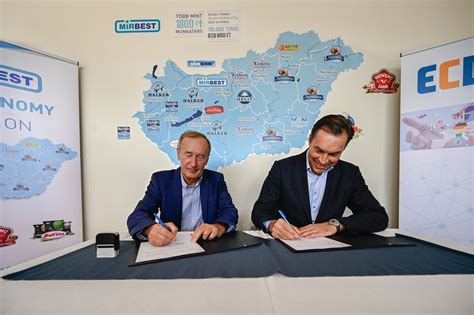 Derelyék összehajtogatva és összenyomkodva