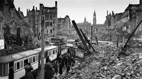 Hamburg a bombázás után