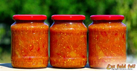 tálba öntött édes-savanyú dresszing