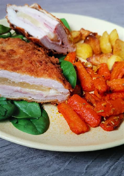 frissen sült aranybarna cordon bleu metszete