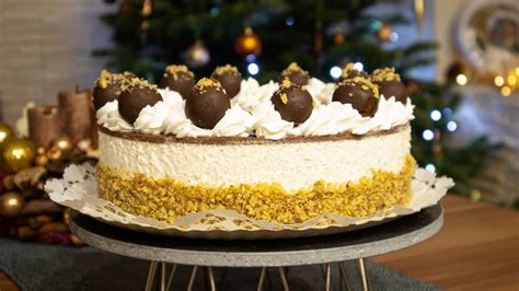 Karácsonyi torta díszítéssel
