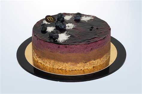 Tálalásra kész, áfonyás, zabpelyhes alapú vegán torta