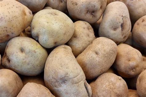 Krumplinyomóval áttört burgonya