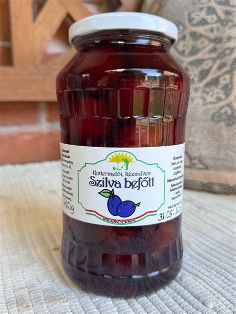 Borban eltett szilva ínycsiklandó látványa