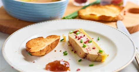 Libamáj terrine tálalva