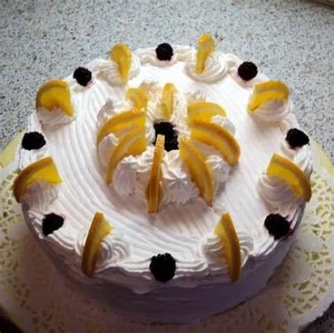 klasszikus oroszkrémtorta díszítéssel