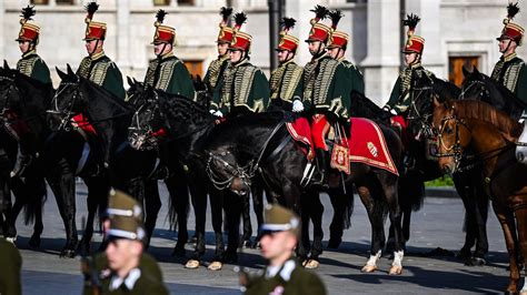 Huszárok felvonulása egy március 15-i ünnepségen Székesfehérváron