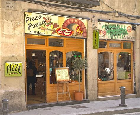 A Pizza Pazza étterem belseje