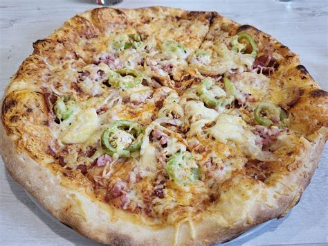 Hollywood Pizzéria pizzaválaszték