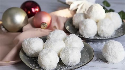 kész kókuszos répagolyók egy tálban