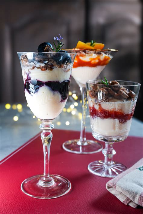 Csokoládémousse pohárban, friss gyümölcsökkel