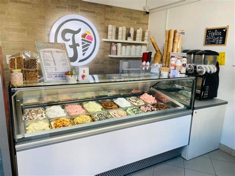 A Centrum Fagyizó belseje és pultja
