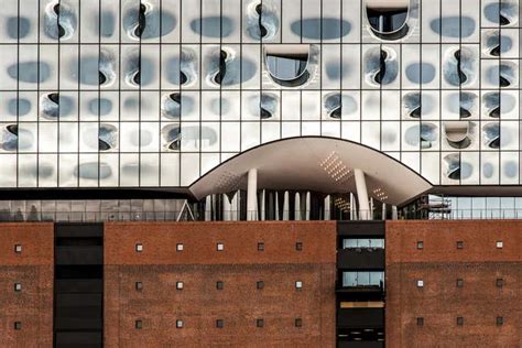 Az Elbphilharmonie építészeti elemei: tégla és üveg