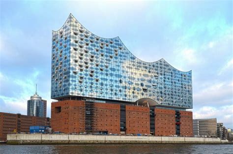 Az Elbphilharmonie különleges mozgólépcsője