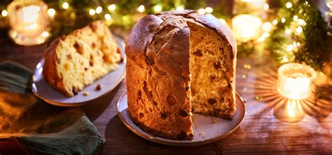 panettone a karácsonyi asztalon