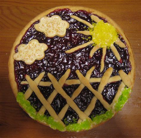 Kész linzertorta vágás előtt
