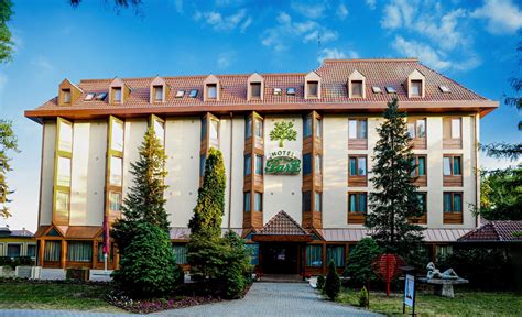 A Park Hotel Gyula épülete és a Csigakert