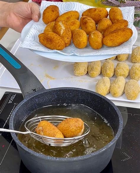 Krokett formázása és panírozása lépésekben