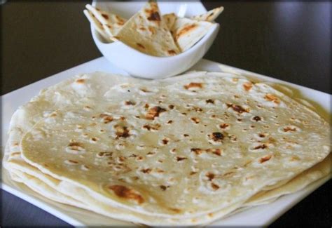 házi készítésű friss tortilla lapok tálaláskor