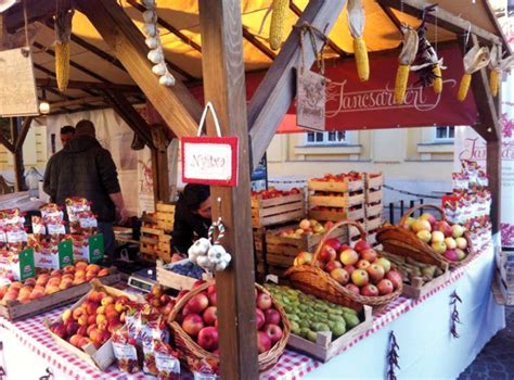 Helyi termelői piac friss zöldségekkel