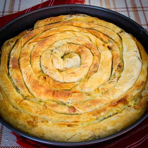 Byrek különböző töltelékekkel