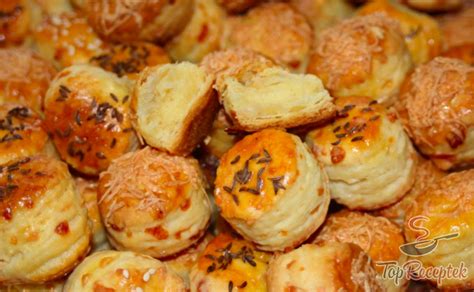Pogácsák különböző magvakkal és fűszerekkel